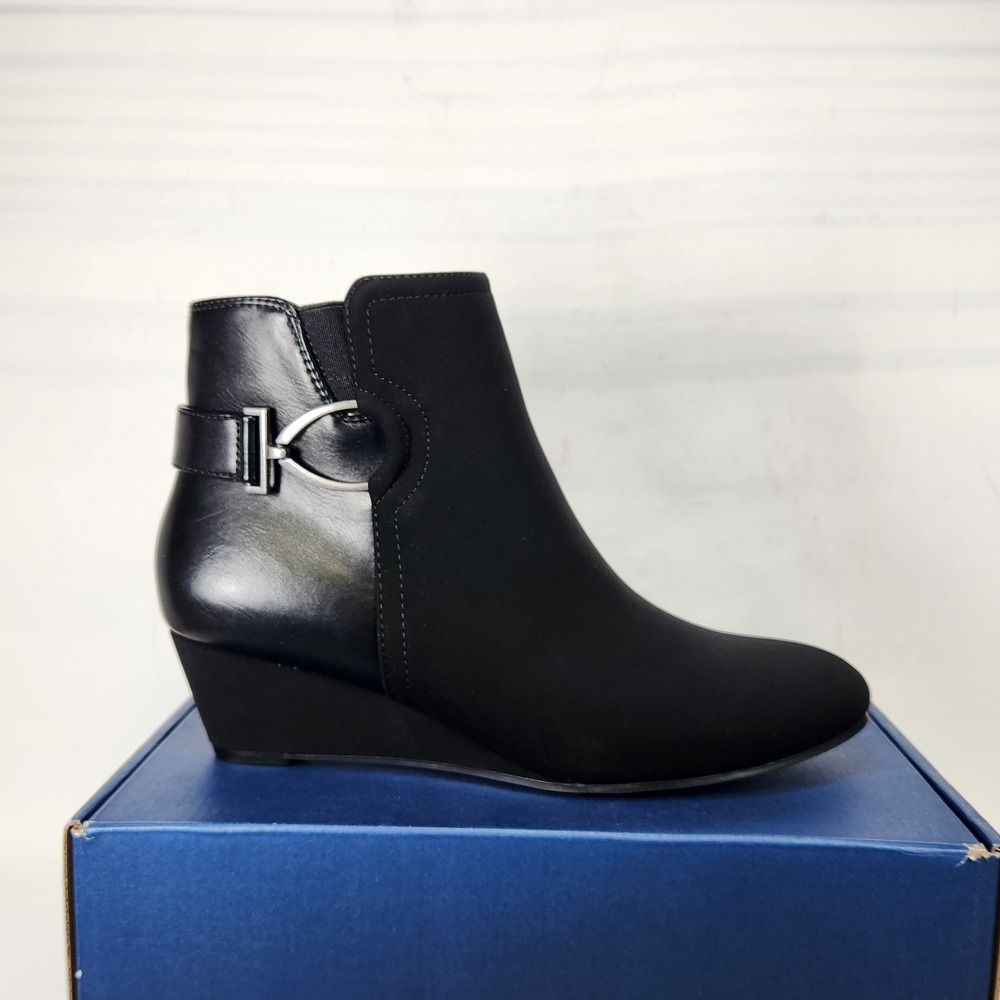 White Mountain Chaise Ankle Boots Women Size 8.5 Black Wedge Heel Buckle Zip